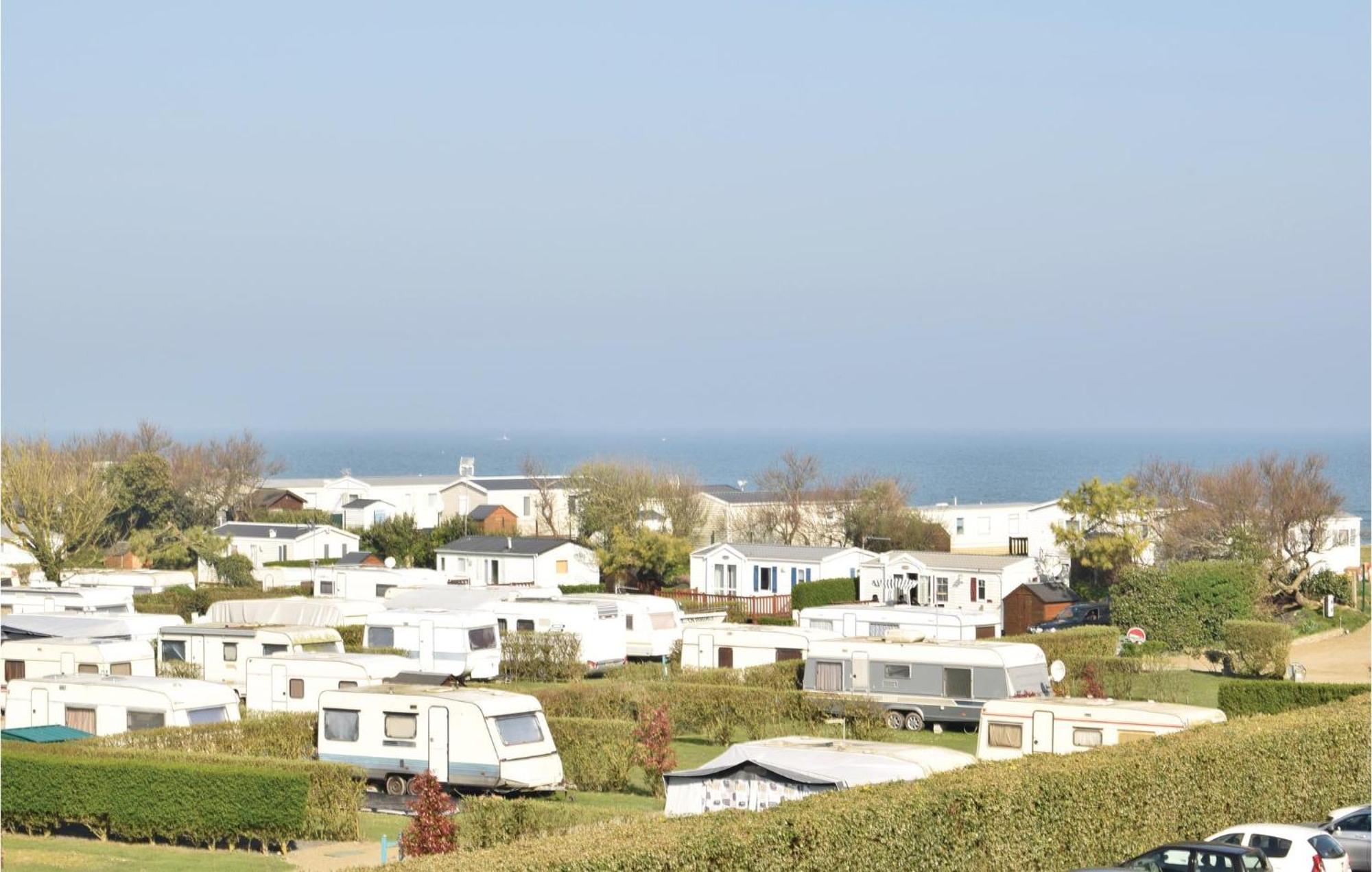 1 Bedroom Nice Apartment In Grandcamp Maisy Exterior foto